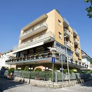 Luca Hotel